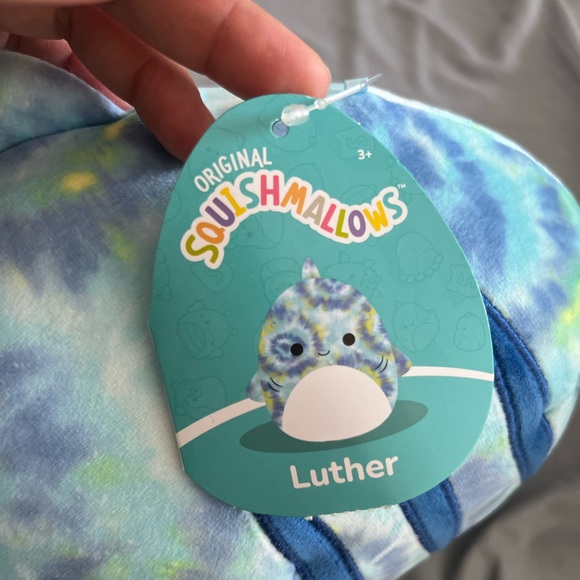 New Luther The Tie Dye Shark Squishmallows - Picture 4 of 14